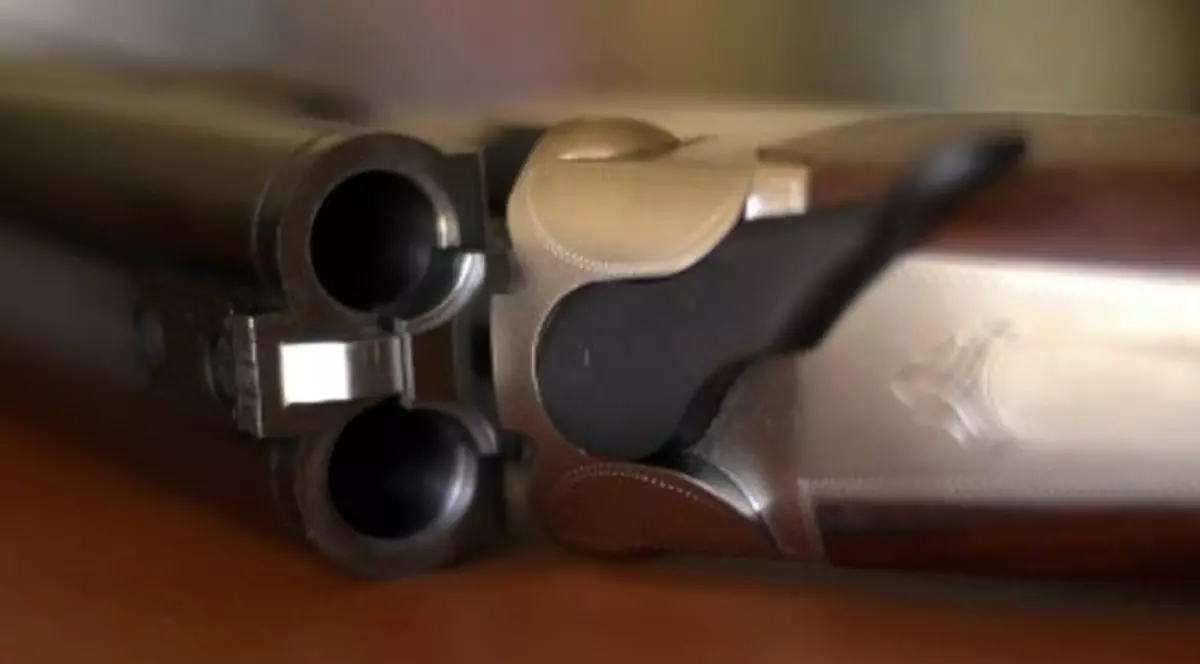 Un adolescent s-a împușcat cu arma de vânătoare a tatălui său