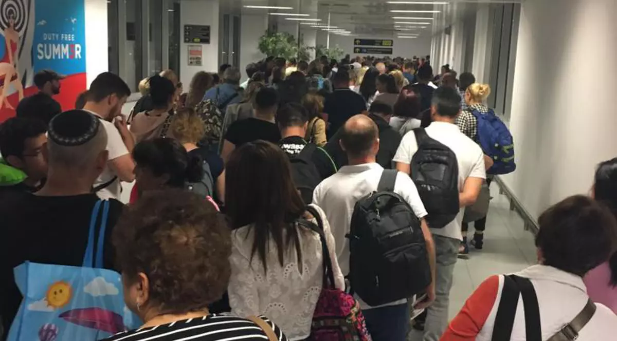 Blocaj pe Aeroportul Otopeni după ce sistemul informatic s-ar fi defectat