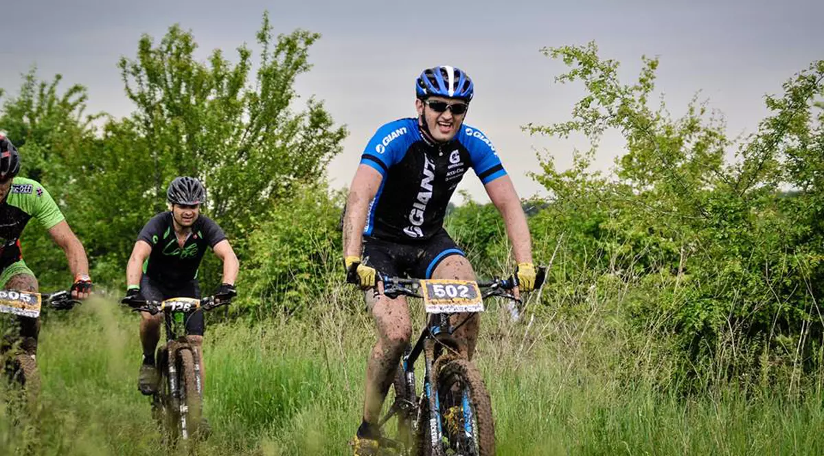 Buni și la cântat, și la pedalat! Tot mai mulți muzicieni investesc în biciclete performante și se întrec în kilometrii făcuți cu ele