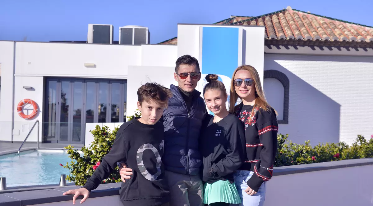 Trăind în California Europei. Sergiu Radu, fostul campion rapidist zis Schijă, s-a mutat în Spania, copiii lui merg la școala germană, dar acasă toată lumea vorbește română!