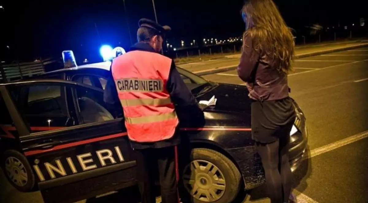 O româncă îi jefuia pe italieni și apoi fugea cu un A6. Cum proceda după ce urca în mașinile șoferilor care făceau greșeala să oprească