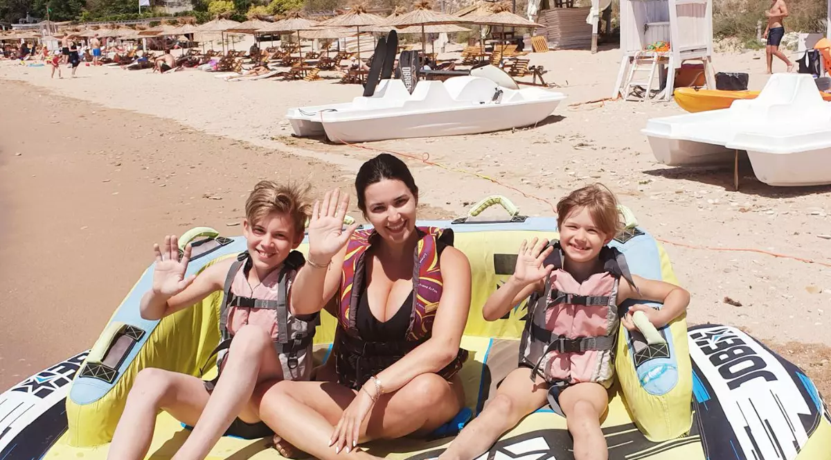 Ela Crăciun, vacanță cu familia în locul unde s-a măritat