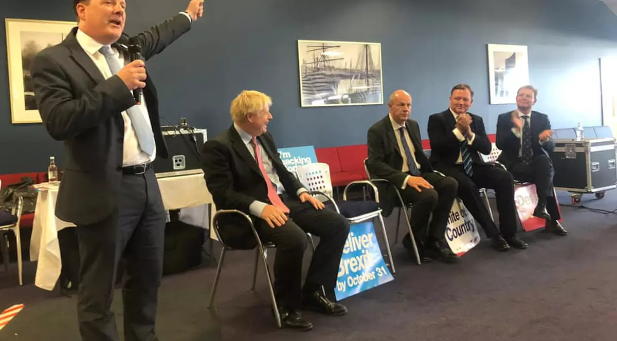 Un deputat britanic, inculpat pentru agresiune sexuală. Majoritatea conservatorilor devine fragilă