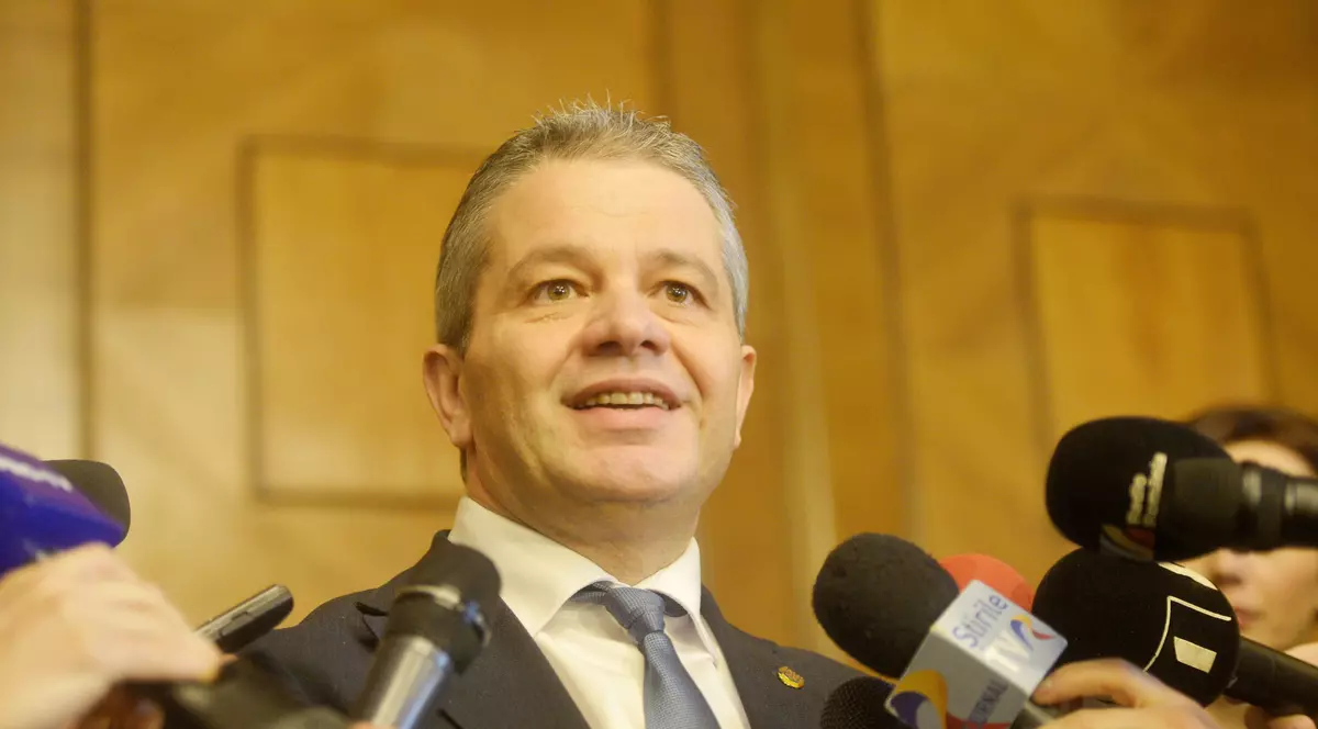 Universitatea de Vest Timişoara a cerut cu întârziere anularea în instanță a diplomei de doctor a lui Florian Bodog. Ce spune fostul ministru acuzat de plagiat