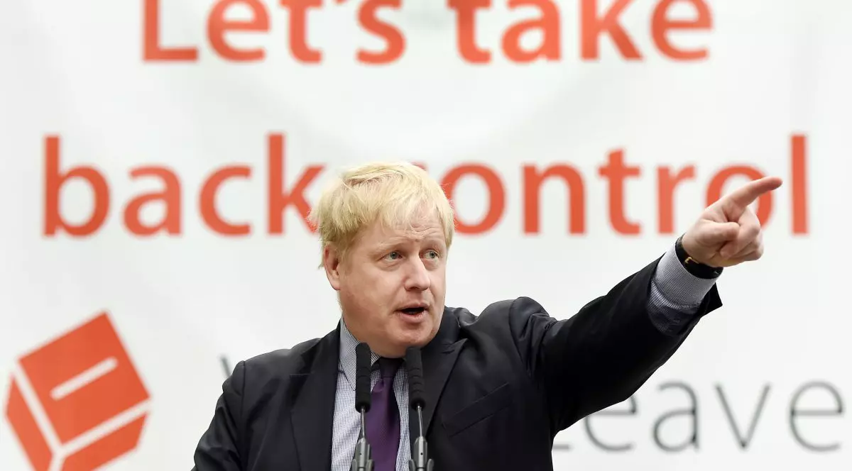 Boris Johnson, premierul care culege furtuna. „Clovnul” politicii britanice ajunge la cârma Brexitului