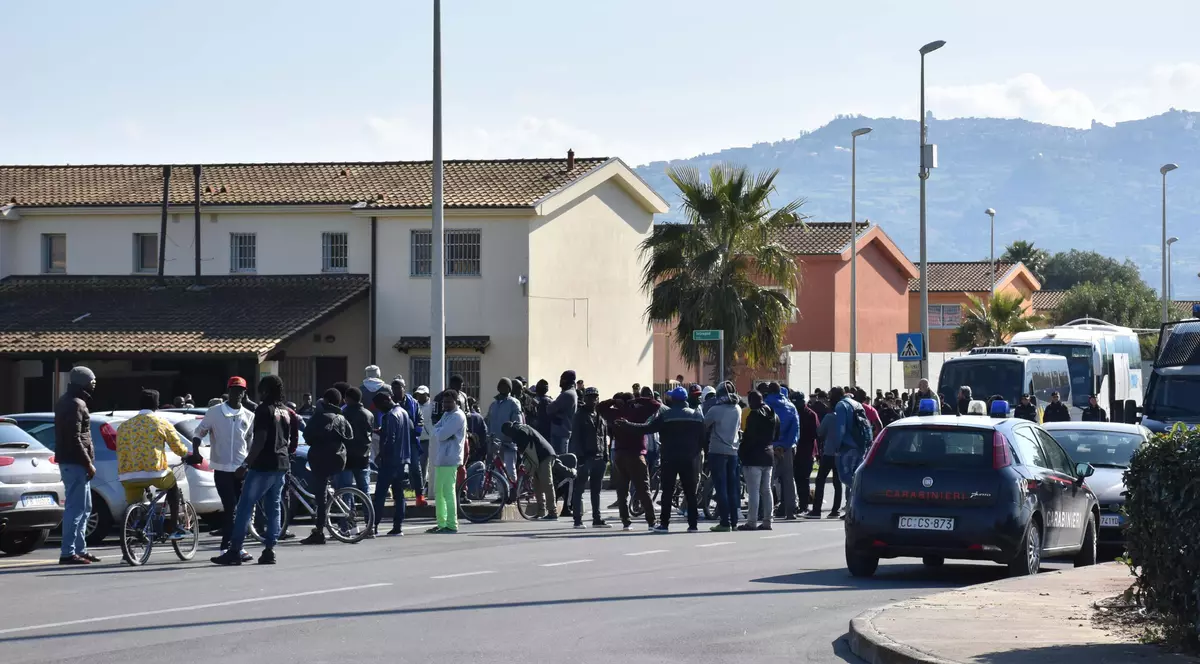 Cel mai mare centru de primire a migranţilor în Europa se închide