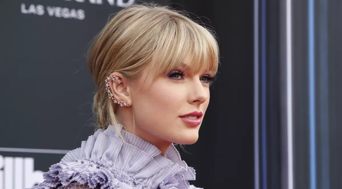 Topul Forbes al celor mai bine plătite vedete din lume. Cântăreața Taylor Swift se află pe primul loc cu o sumă uriașă de bani.