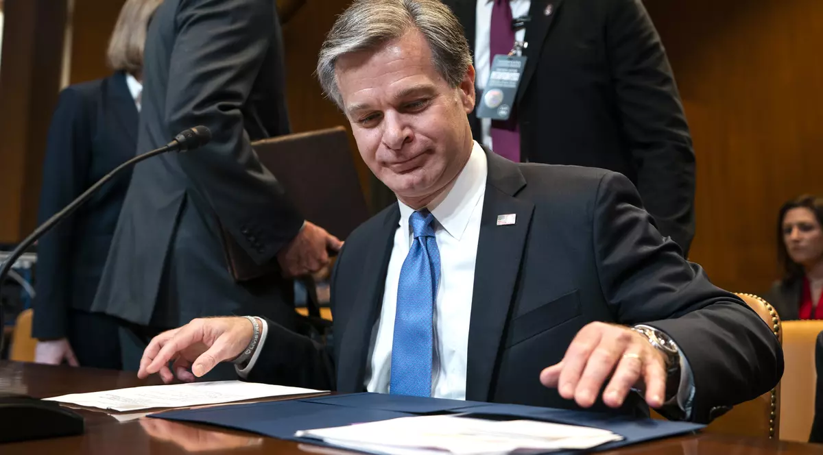 FBI: Rusia continuă să influenţeze alegerile americane