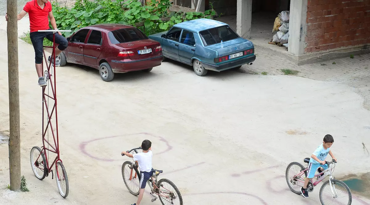 Până la cer! Turcul Hamza Yildirim a construit cea mai înaltă bicicletă funcțională din lume