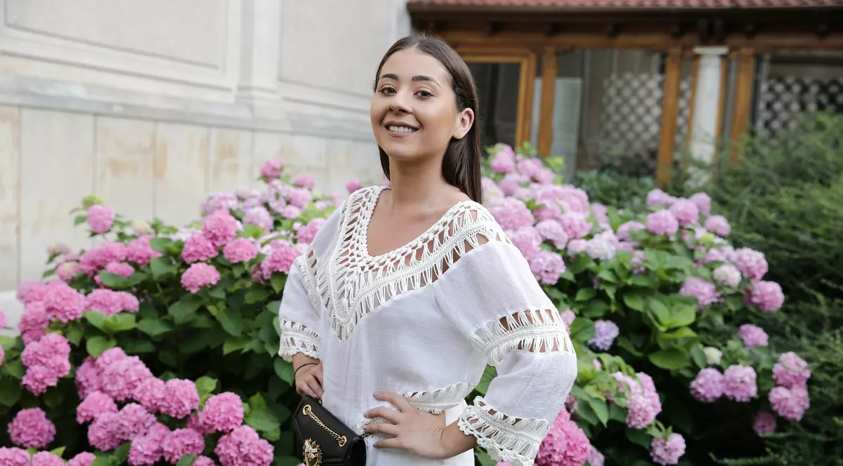 Cum fac față vedetele caniculei?