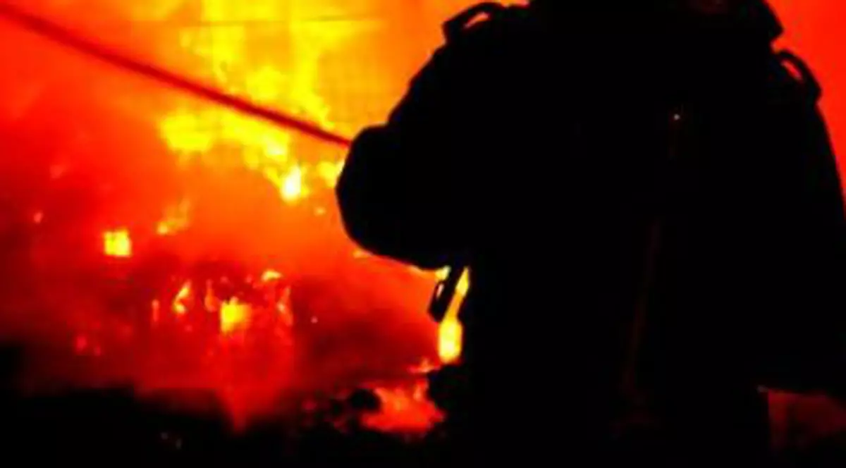 Incendiu violent la două case din Ploiești