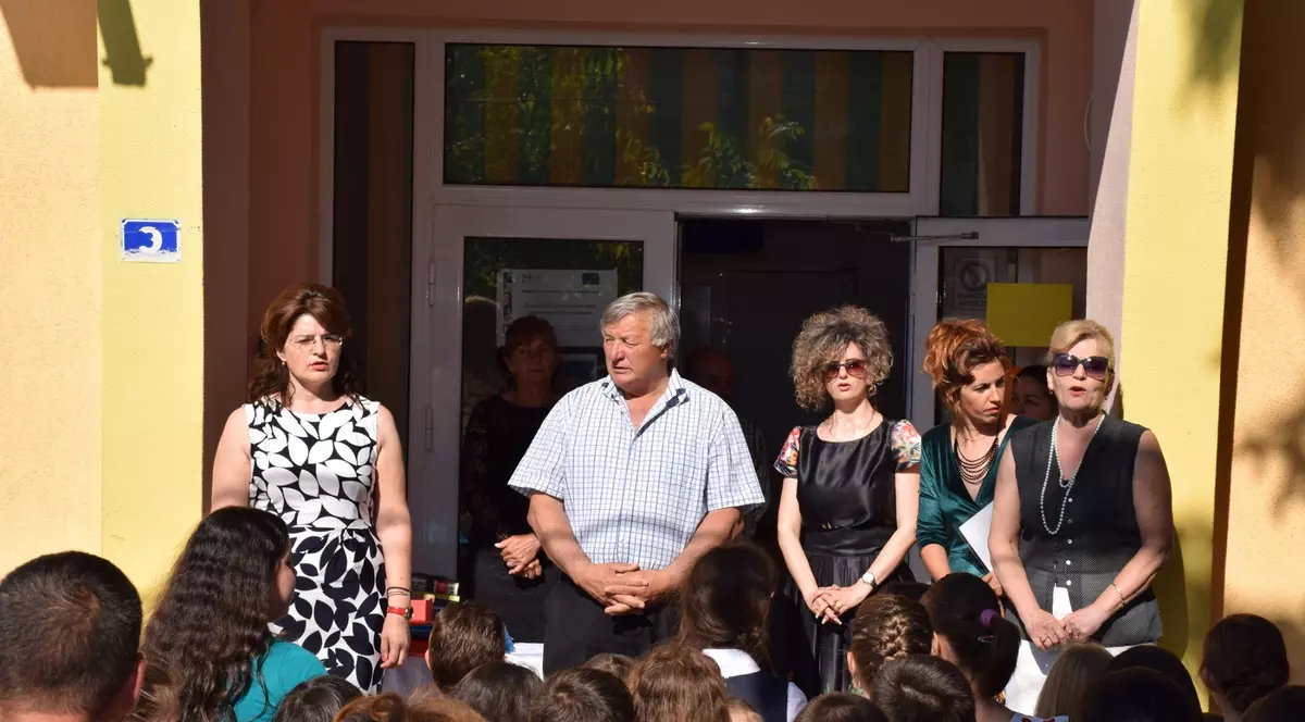 Primarul unei comune din Neamț a publicat pe Facebook imagini cu persoanele care aruncă gunoiul