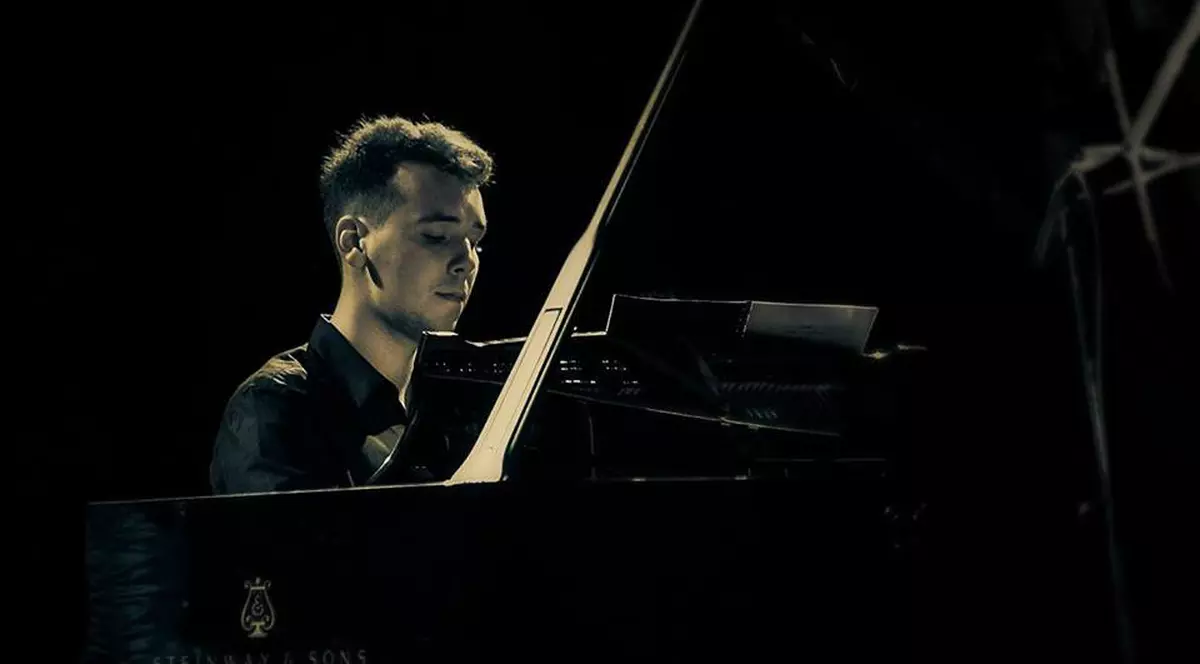 Iulian Ochescu, băiatul Silviei Dumitrescu, a fost premiat la unul dintre marile festivaluri de muzică clasică