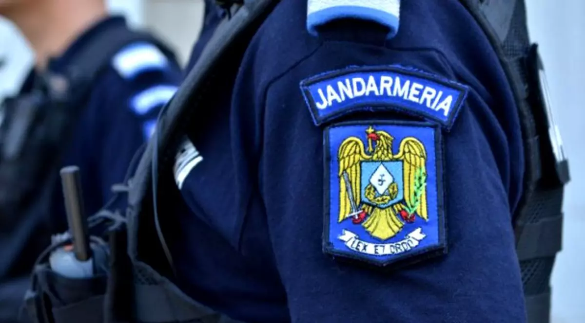 Un jandarm din Scornicești s-a împușcat în mână, în timp ce își încărca arma. Parchetul Militar anchetează cazul