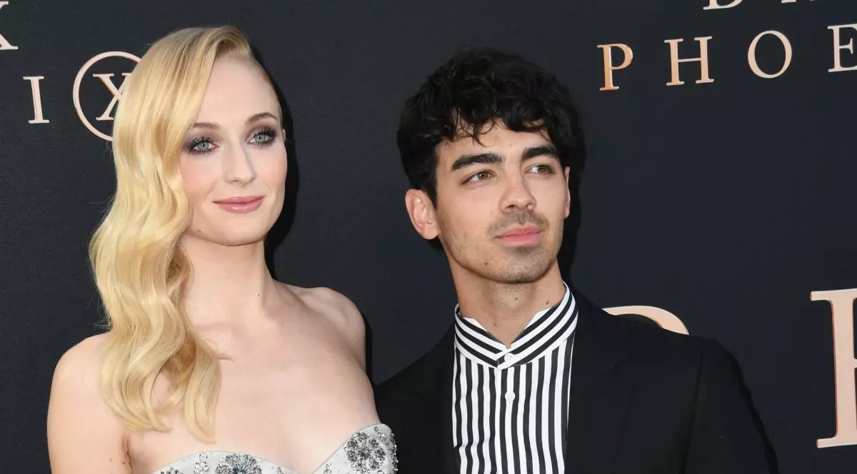 Joe Jonas și Sophie Turner au făcut a doua nuntă. Rochia uimitoare purtată de actrița din Game of Throne pentru ceremonie
