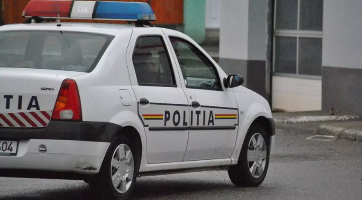 Un tânăr de 18 ani a murit după ce a fost lovit în cap, în fața unui club din Constanța. Agresorul, ridicat de poliție și dus la audieri