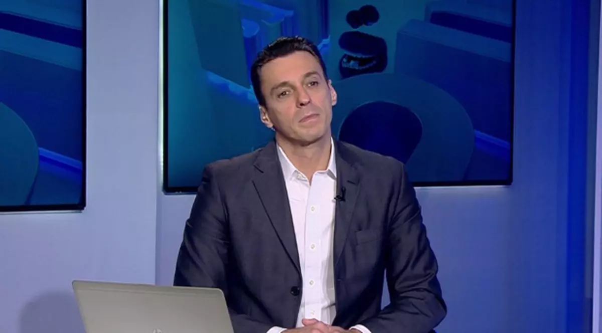Ce reacţie a avut Mircea Badea după ce ministrul sportului, Ionuţ Stroe, a apărut fără pantaloni la TV