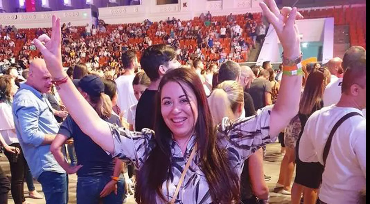 Cum s-a coafat și s-a machiat Oana Roman pentru nunta Adelinei Pestrițu. Ce ținută a ales vedeta!