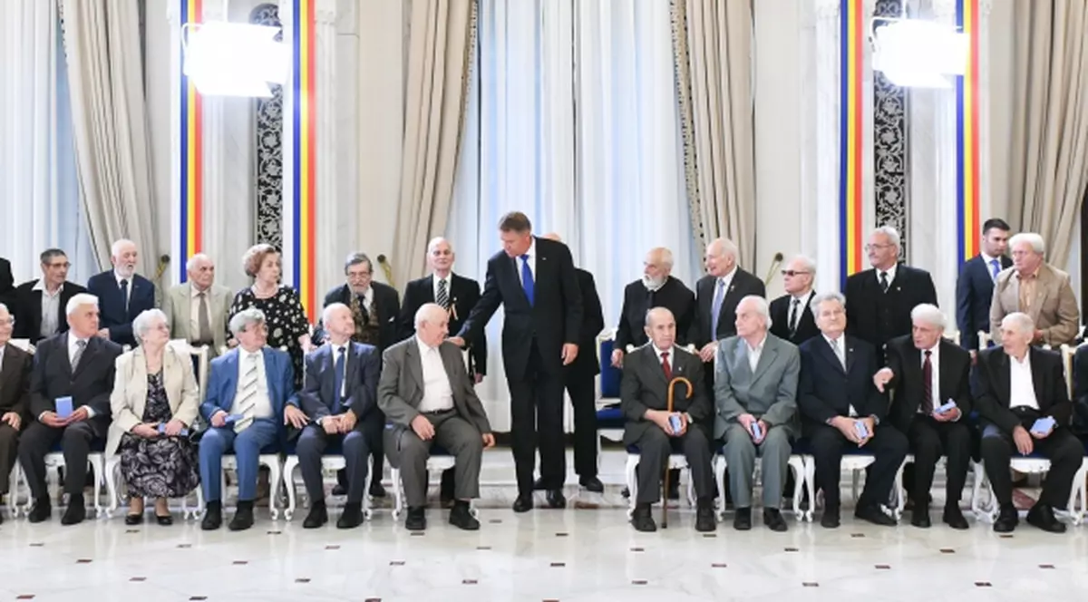 Indemnizaţiile foştilor deţinuţi politic, majorate de la 400 de lei la 700 de lei. Preşedintele a promulgat legea
