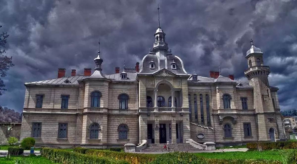Palatul Ghika din Comănești, scos la vânzare pentru 500.000 de euro
