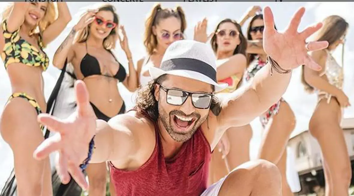 Pepe s-a distrat la piscină, alături de soție, de ziua lui de naștere