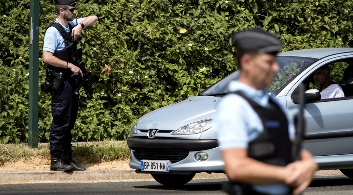 Corpul decapitat al unui elveţian a fost găsit la marginea unui câmp din Franța