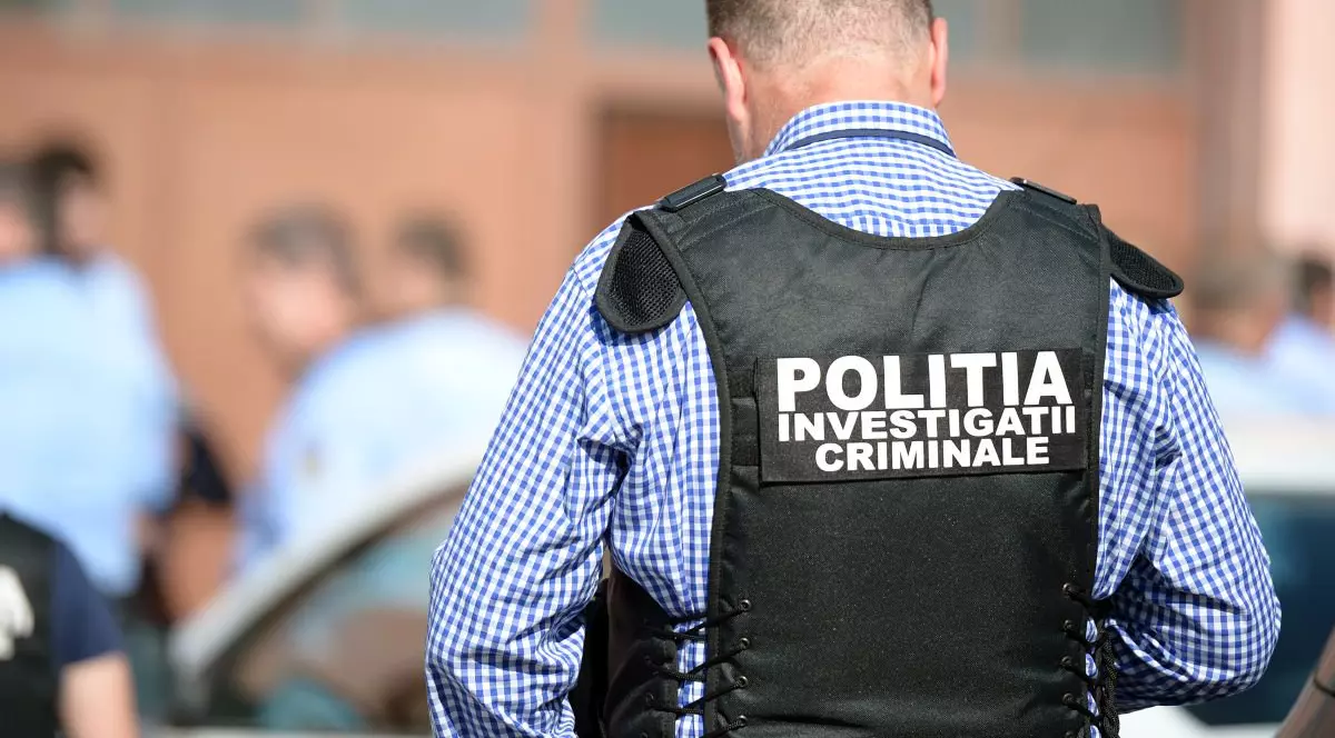 EXCLUSIV | “Evadatul din 12 iulie nu a fost încă depistat!”, iar polițistul care a ignorat apelul bărbatului ucis ulterior cu drujba nu a pățit încă nimic