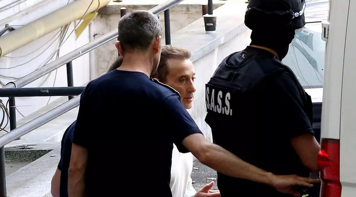 Radu Mazăre dus la Penitenciarul Poarta Albă