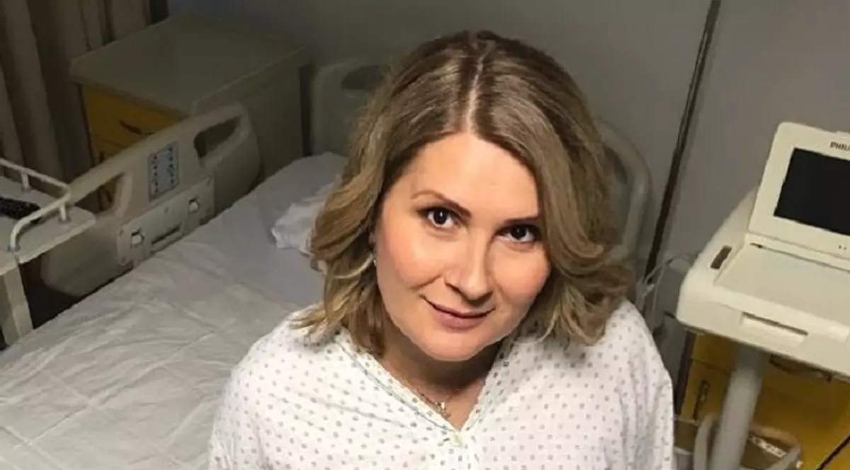 Alessandra Stoicescu naște astăzi. Prezentatoarea tv s-a pozat la maternitate