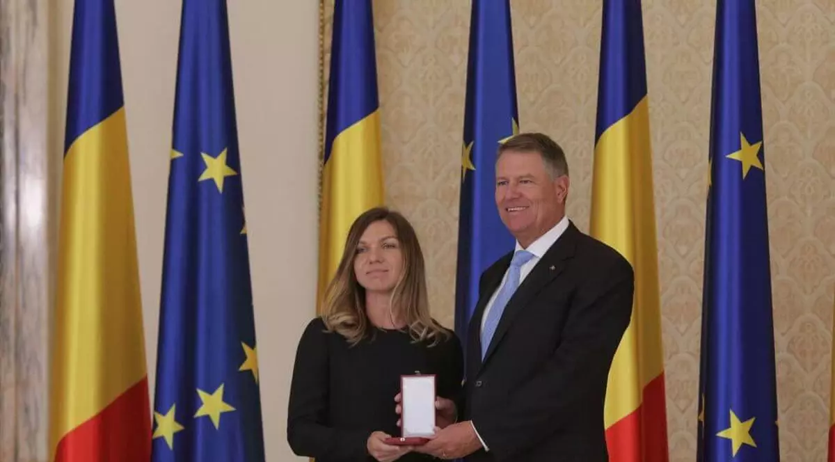 Simona Halep a fost decorată cu cea mai înaltă distincție a României
