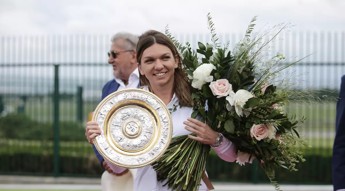 Românca a ajuns luni în România, după ce a câștigat trofeul