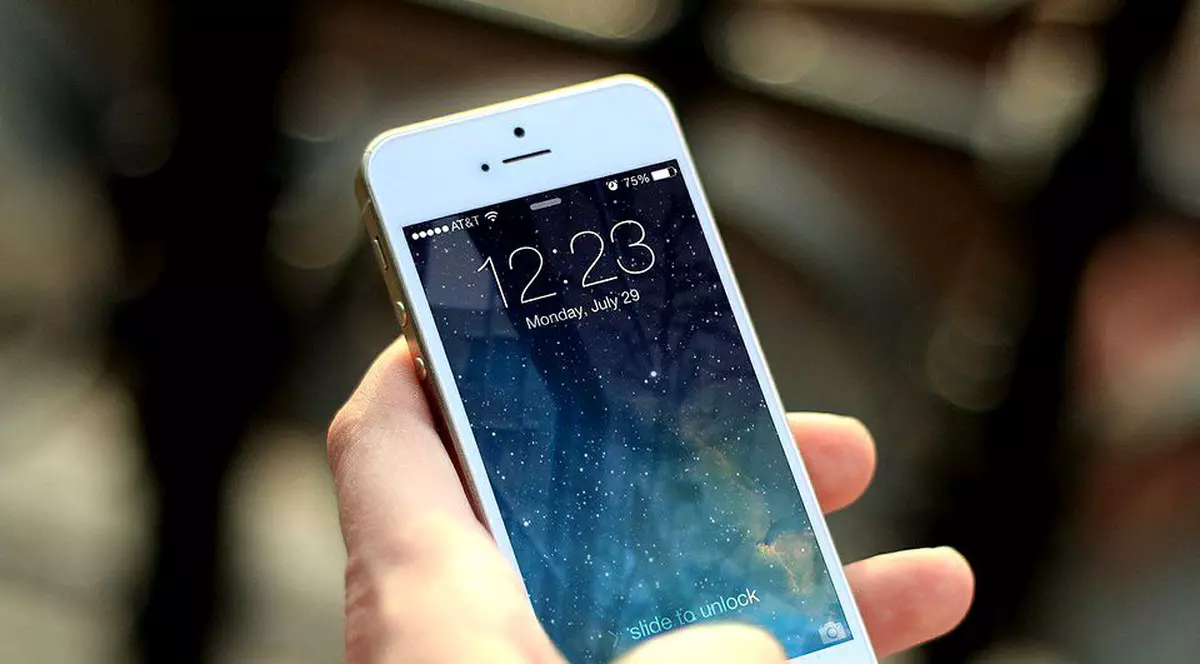 O mamă a aflat că fiul ei de 10 ani a murit după ce a văzut o imagine îngrozitoare pe WhatsApp