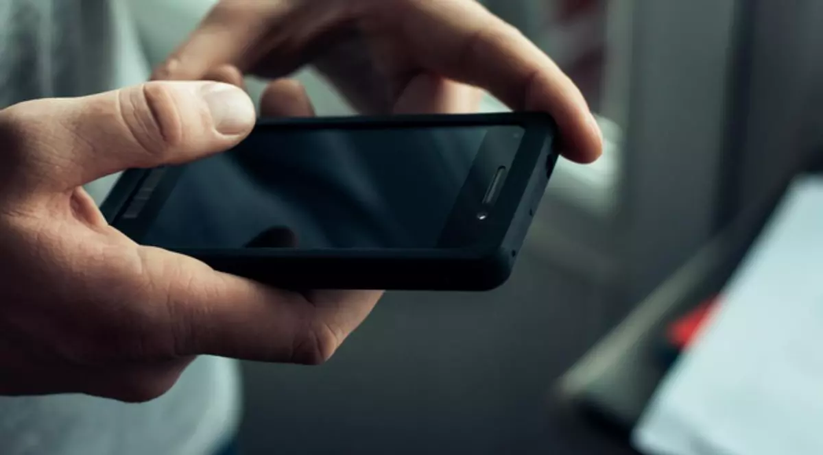 Cinci persoane din Sibiu,  care au înşelat cetăţeni din trei judeţe prin metoda „Accidentul”, reţinute de poliţişti