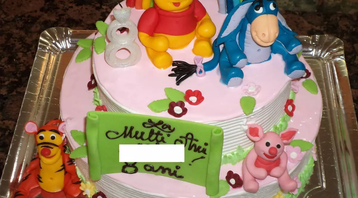 Imaginea este realizată în 2014, fiica polițistului având acum 13 ani