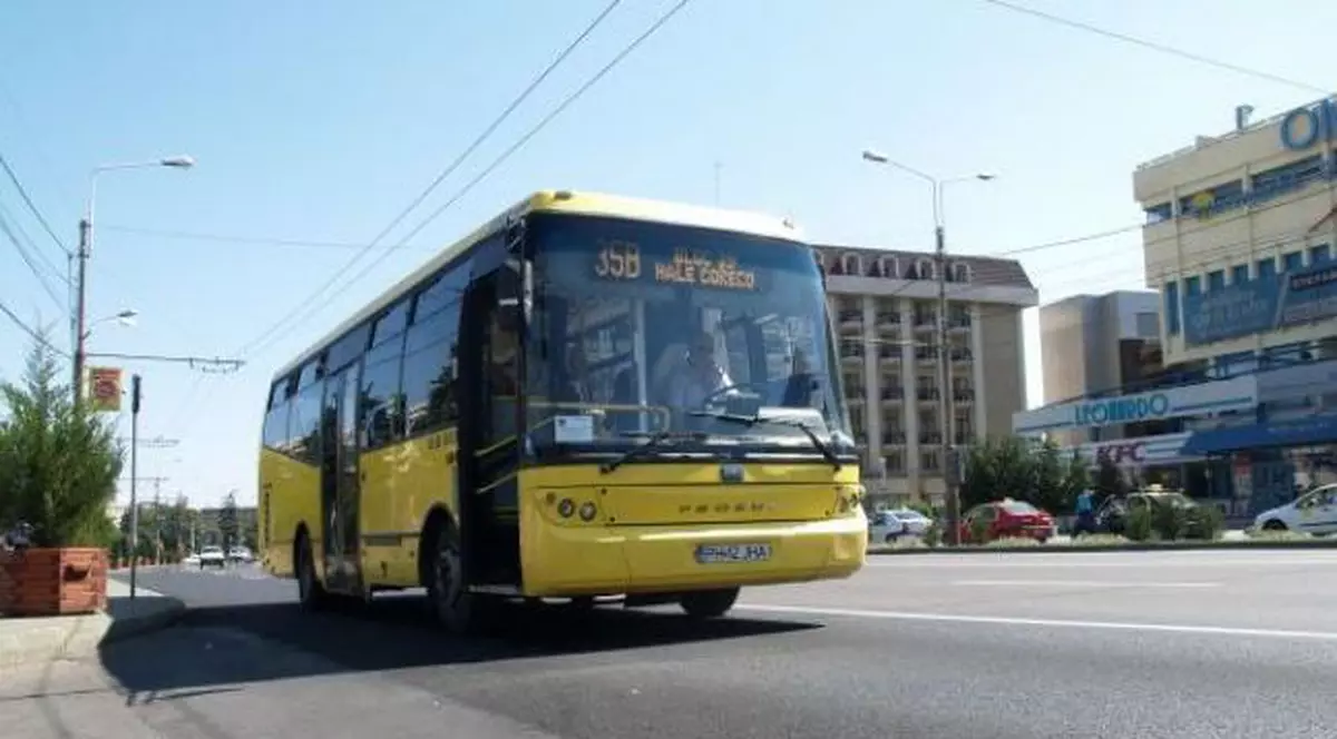 O femeie a fost lovită de autobuz în centrul Ploieștiului