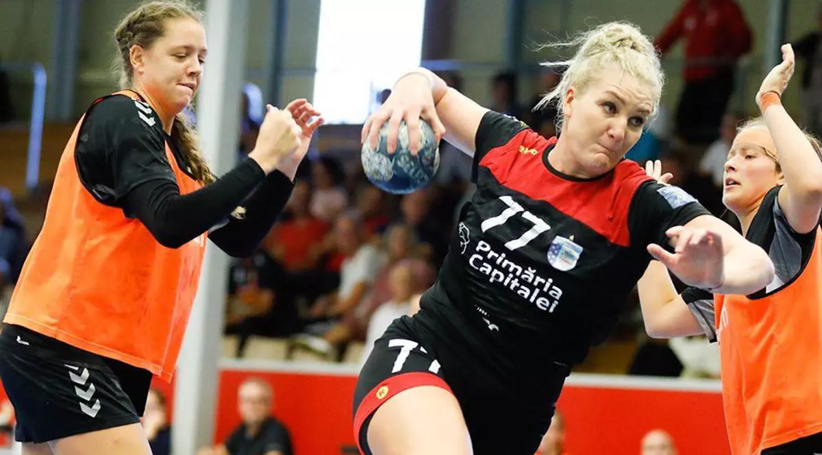Crina Pintea, cea mai bună handbalistă de la CSM București în finala turneului Annliz Cup