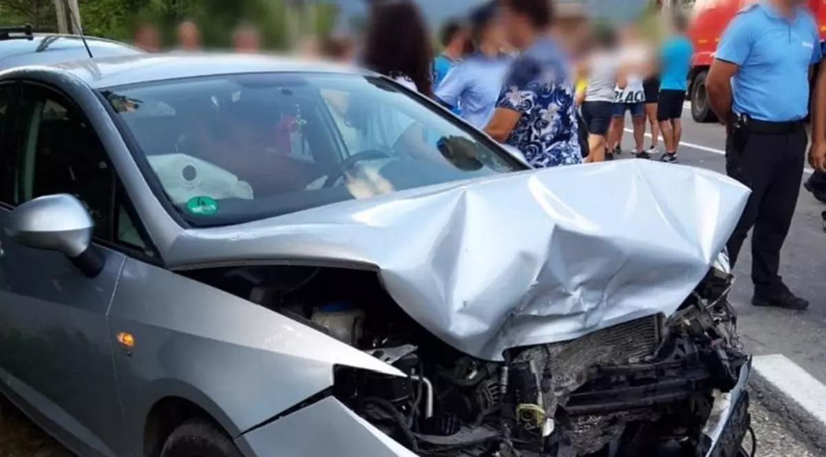 Trafic blocat pe DN 1A, în localitatea Cheia, în urma unui grav accident rutier soldat cu trei răniți