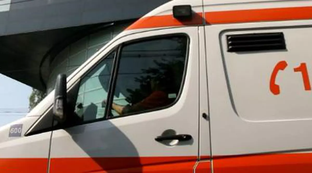 Un bărbat de 37 de ani a murit după ce mașina sa a fost proiectată într-un cap de pod, în Dolj