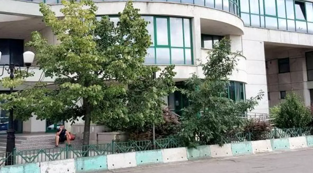Un individ a spart sediul ANAF din Iași și răscolit documentele