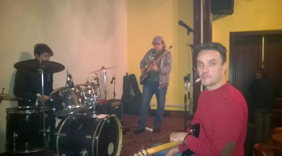 Angel Popescu, ”nea Traian” din Atletico Textila, a fost rocker în adolescență