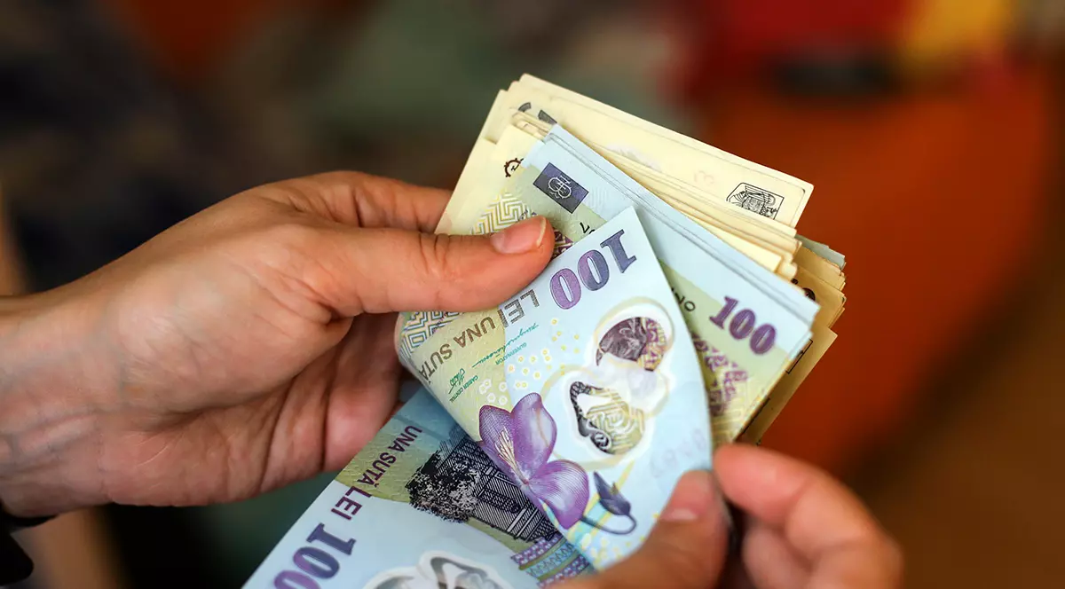 Cinci giganți care stau să plece din România: Exxon, Enel, CEZ, Telekom, iar Time Warner a plecat deja. Teanc de bani numărați