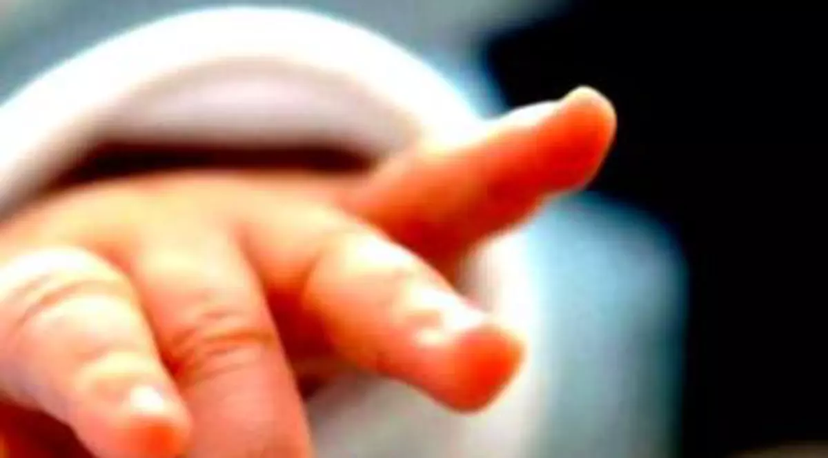 Ce a pățit un cuplu din Australia care i-a dat bebelușului dietă vegană