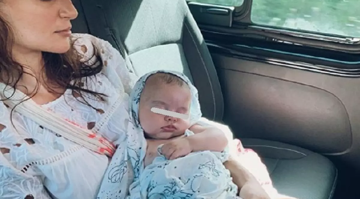 Fetița lui Catrinel Menghia a avut parte de primul incident. Medicul a fost chemat de urgență