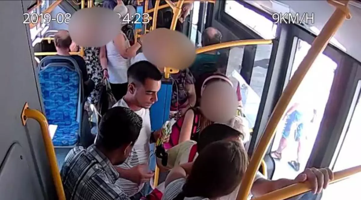 Un șofer din Cluj a blocat patru hoți în autobuz și a chemat poliția. Curajosul a fost premiat