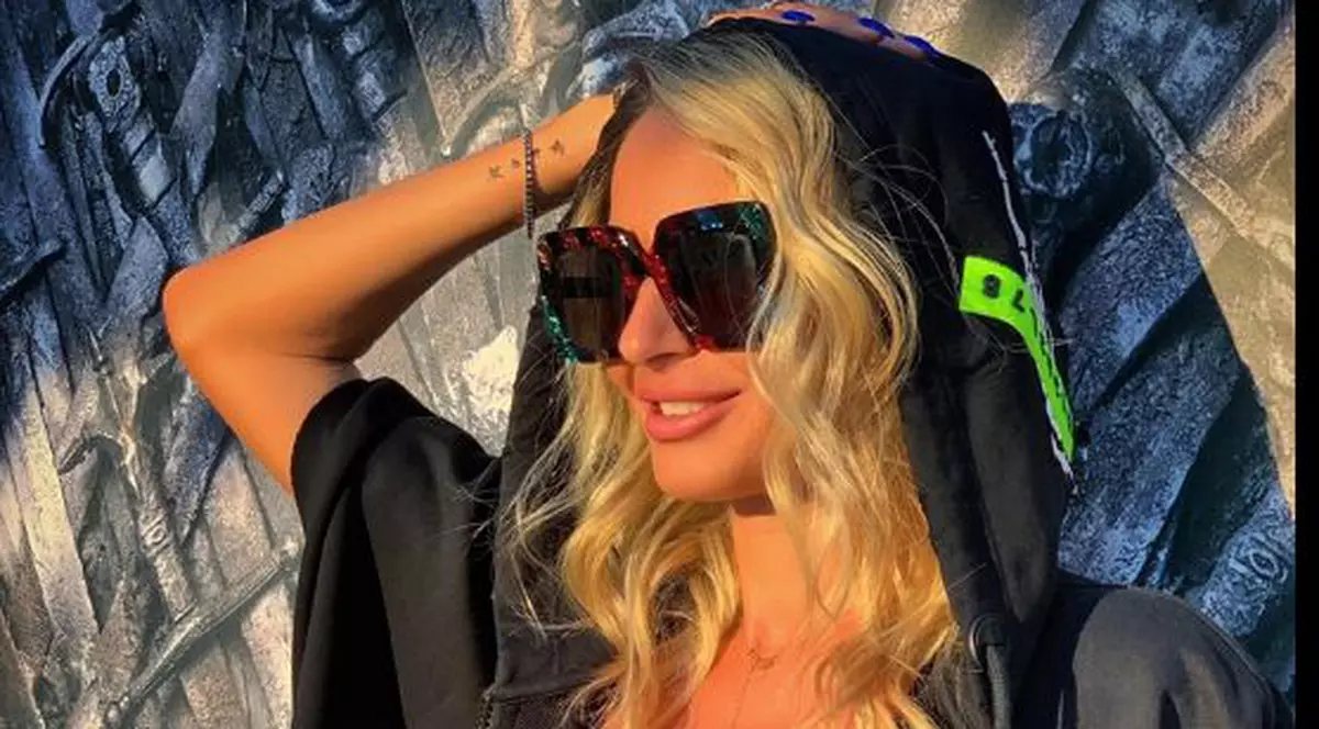 Crina Abrudan, fără sutien. Imagine incendiară de la mare