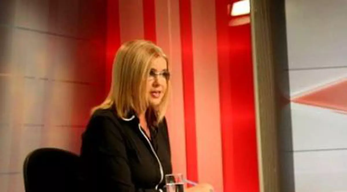 Cristina Țopescu, despre ținuta Fendi cu care Viorica Dăncilă a mers în campanie. "Cam câtă minte să ai???"