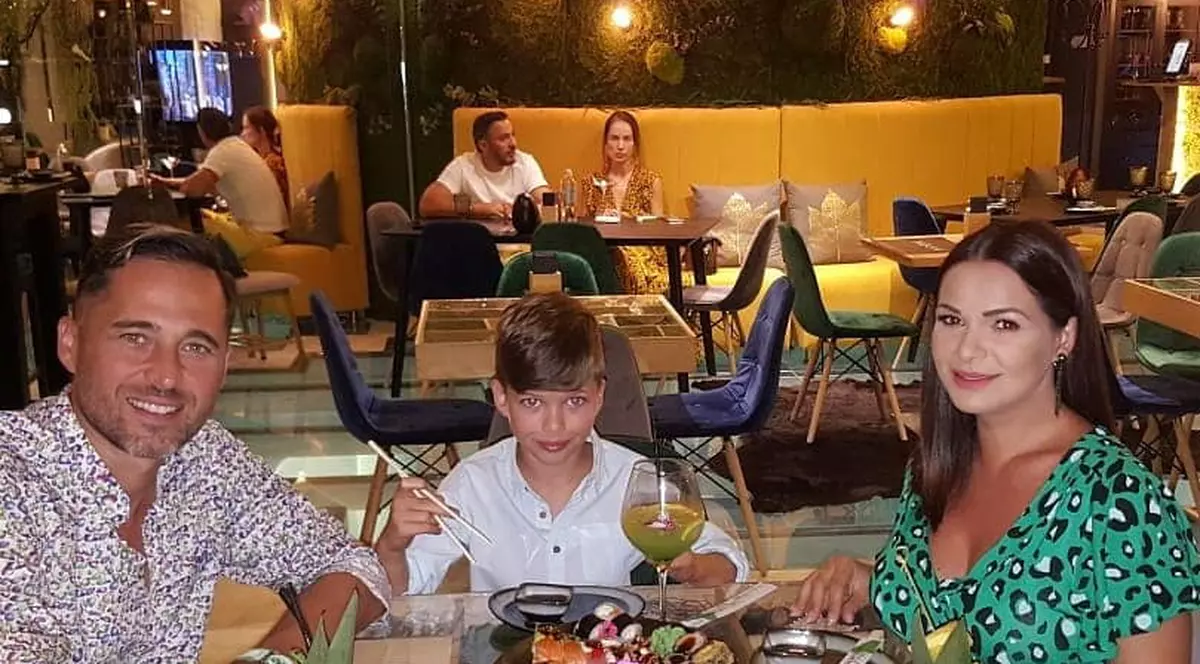 Deea și Dinu Maxer au sărbătorit 11 ani de căsătorie. 