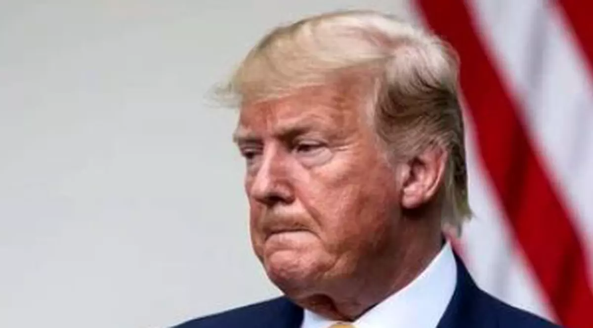 Donald Trump are statuie în Slovenia. Cum arată sculptura artistului care vrea să critice politicienii populiști / VIDEO