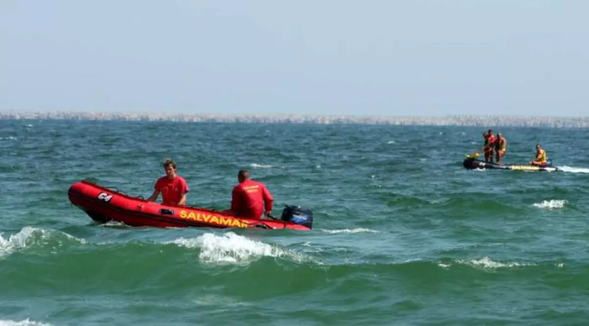 Un bărbat dat dispărut în mare şi căutat două ore de scafandri, la Eforie Nord, găsit pe plajă