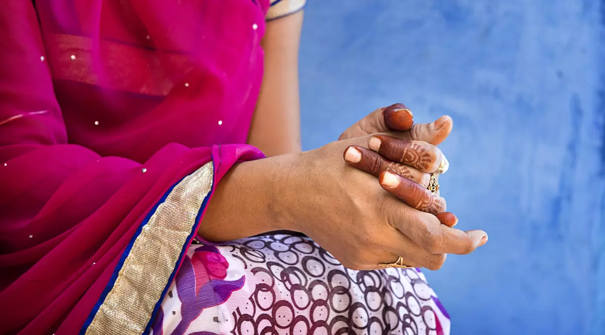 Tânără însărcinată, violată de cinci bărbați în India